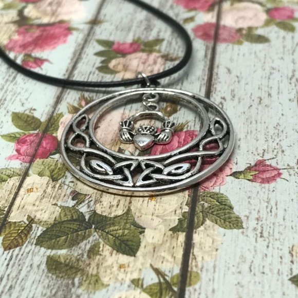 Celtic Eternity Circle Claddagh Pendant Necklace B - Picture 4 of 8